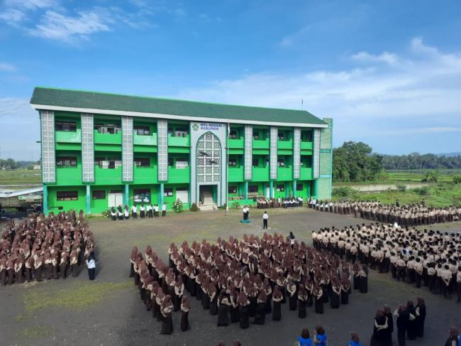 MTsN 7 Kebumen Gelar Peringatan Hari Guru Nasional (HGN) 
