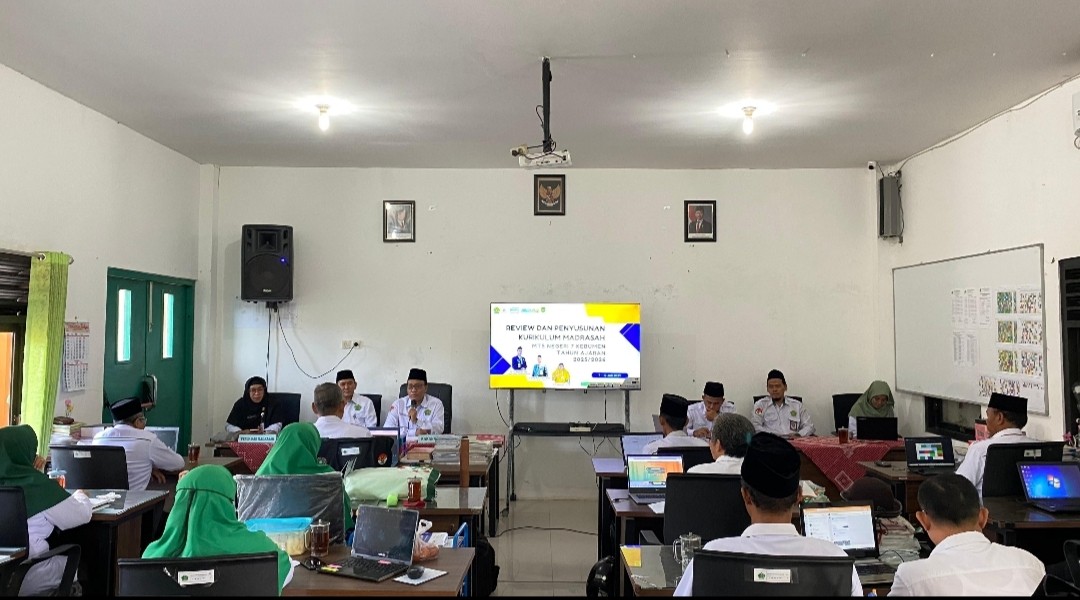 MTsN 7 Kebumen Selenggarakan Workshop Review dan Penyusunan Kurikulum Operasional Madrasah 2025