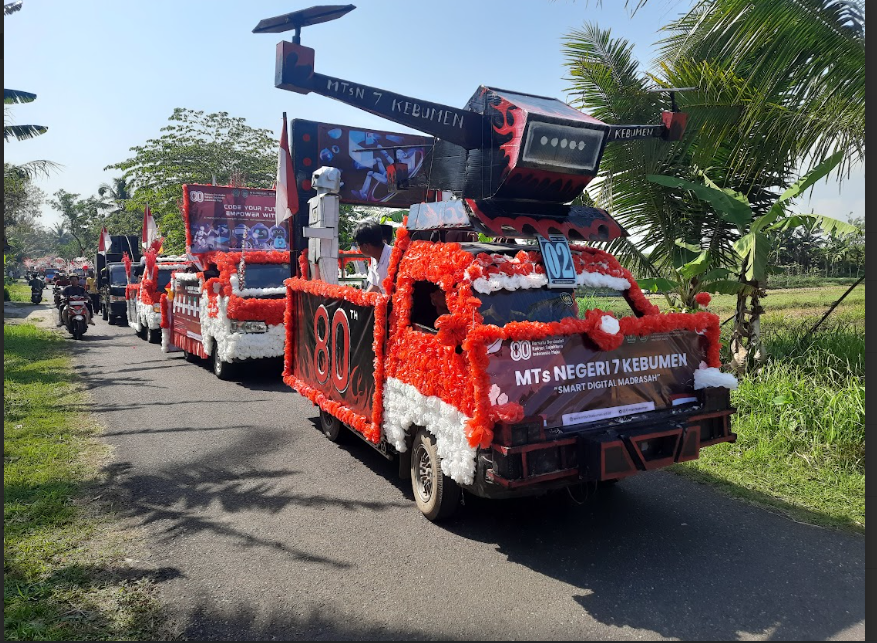 Meriahkan HUT RI ke-80 Kecamatan Prembun, MTsN 7 Kebumen Kirimkan Tim Karnaval
